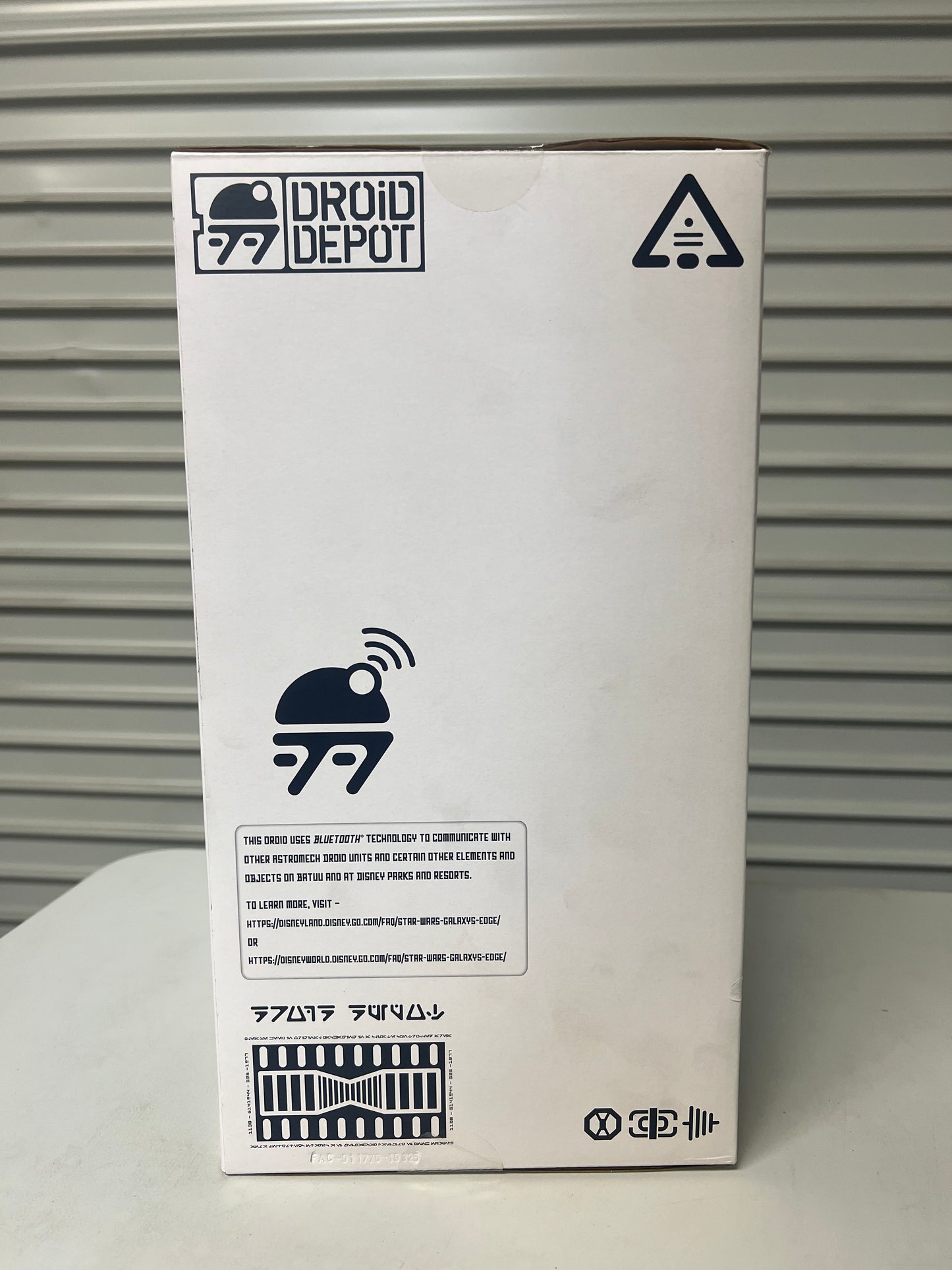NIB Star Wars R2-D2 Interactive Remote Control Droid