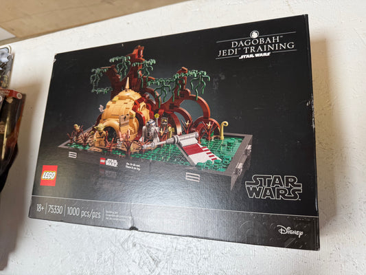 NIB Lego Star Wars: Star Wars Dagobah Jedi Training (75330)